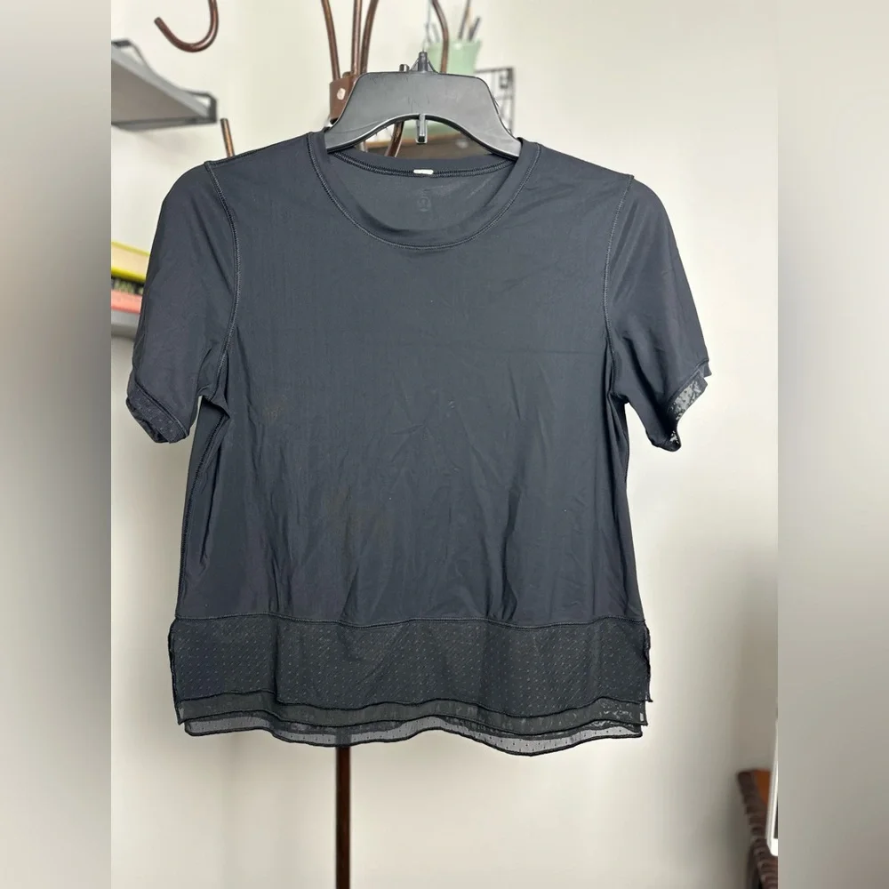 Lululemon Sole Training Short Sleeve polka dot size 4 no size tag - Picture 2 of 7